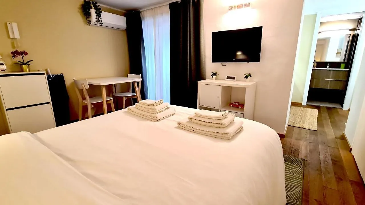 Petite Suite Syracuse 0*,  Italia